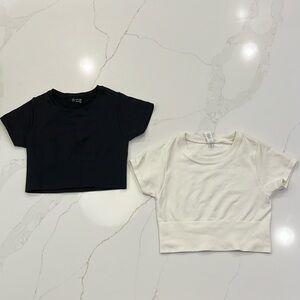 OFFLINE By Aerie Sidewalk Seamless Cropped T-Shirts (Black & White, Size Small)